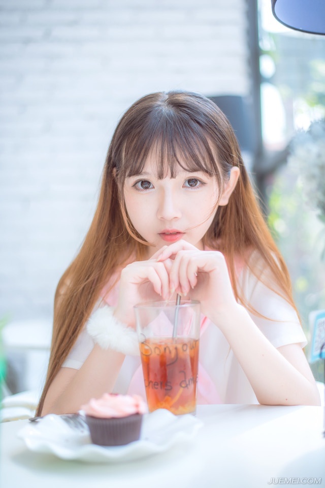 生活是好的，峰回路转，柳暗花明，前面总会有另一番不同的风光。——三毛《送你一匹马》